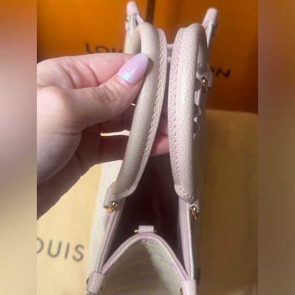RARE🌟NEW🌟Louis Vuitton Pink Stardust On The Go PM SOLD OUT $6000 Retail price - Picture 7 of 11